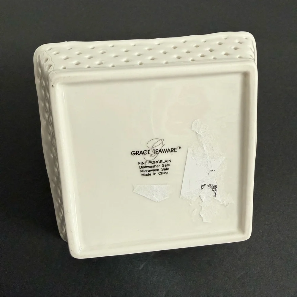 White Ceramin Porcelain Basket with Green Clover trinkets Plate Jewelry 5x4”